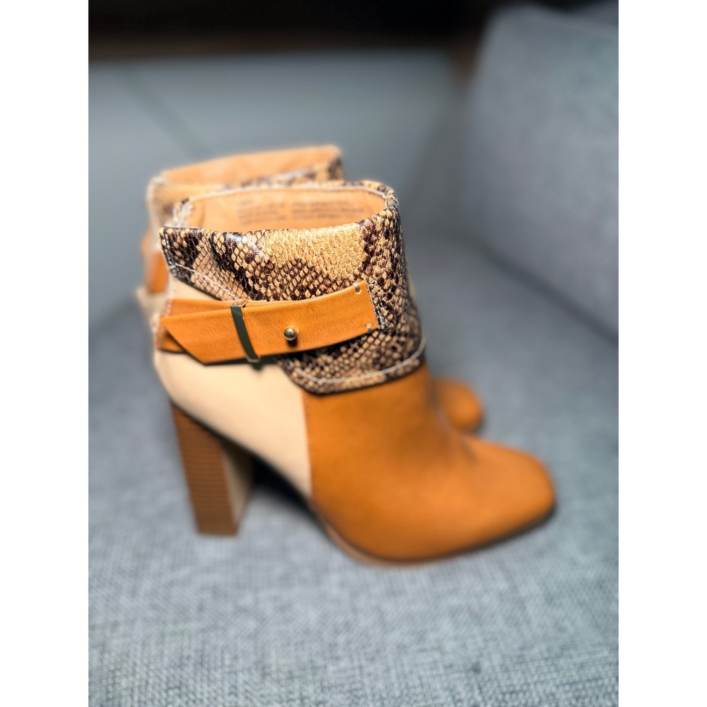 JustFab Beige Snakeskin Colorblock Square Toe Block Heel Ankle Booties Size 5.5